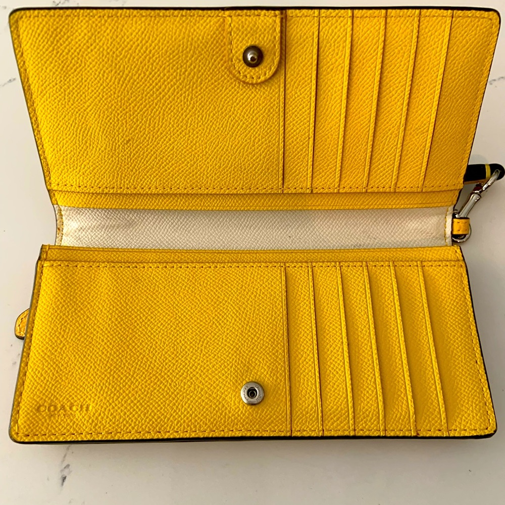 Yellow Coach Set - Picture 4 of 6